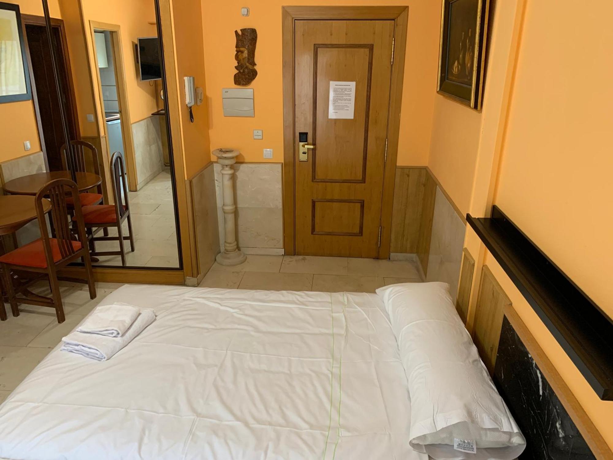 Y Estudios Torr En - Chamartin Con Wifi Gratis Appartamento Madrid